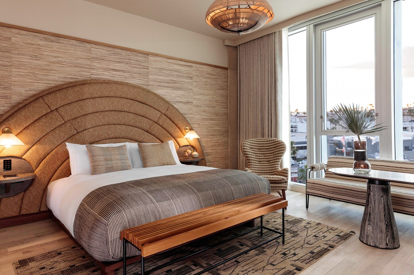 Красив интериорен дизайн на скъп апартамент